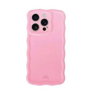 Glossy Wavy Case Bubble Blush voor iPhone 13 Pro, roze met golvend design en xoxo Wildhearts logo.