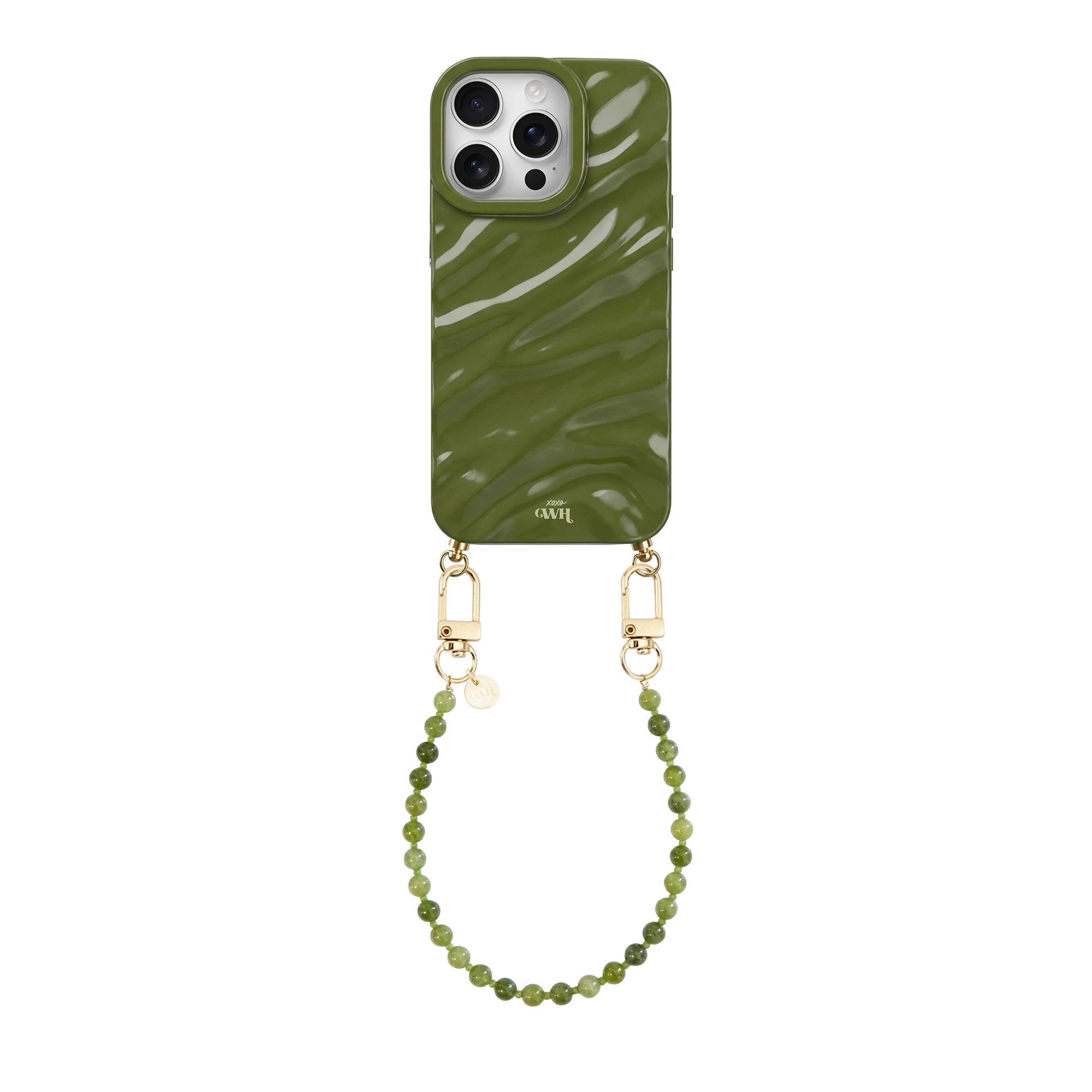 Glanzende donkergroene iPhone 15 Pro Max Glaze Cord Case met kort Deep Olives kralenkoord en gouden haakjes.