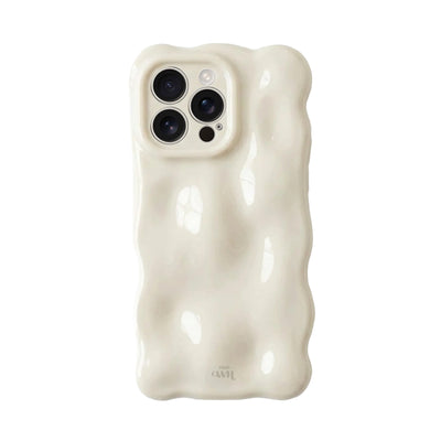 Bubbly Case Cloud Dancer, wit kunststof telefoonhoesje met golvende vorm en camera cover.