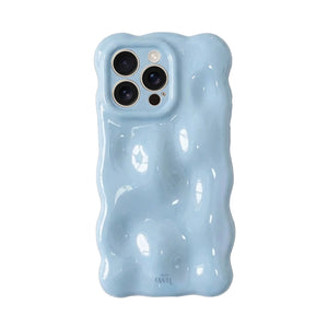 Bubbly Case Ice Blue, glanzend kunststof telefoonhoesje met golvende randen en camera cover.