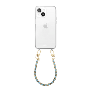 iPhone 13 met transparant hoesje en korte Classic Chain Denim koord met gouden details.
