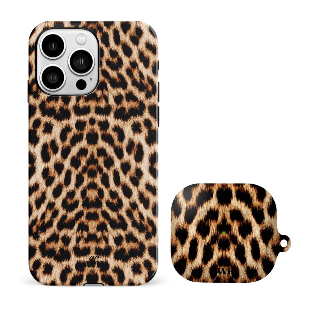 xoxo Wildhearts - xoxo Wildhearts telefoonhoesje geschikt voor iPhone 12 Pro Max met AirPods 4 hoesje - set - Wild Thing - Double Layer - Telefoonhoesje met dubbele beschermlaag - Panterprint - Tijger - Panter - Tijgerprint hoesje