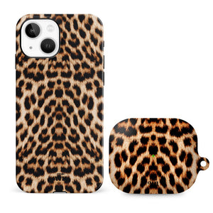 xoxo Wildhearts - xoxo Wildhearts telefoonhoesje geschikt voor iPhone 15 Plus met AirPods Pro (2) hoesje - set - Wild Thing - Double Layer - Telefoonhoesje met dubbele beschermlaag - Panterprint - Tijger - Panter - Tijgerprint hoesje