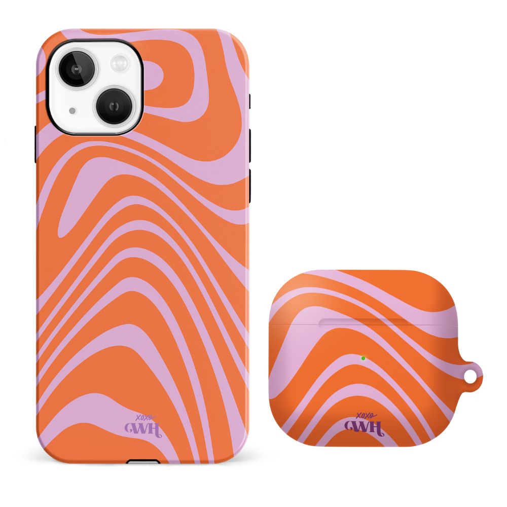 xoxo Wildhearts - xoxo Wildhearts telefoonhoesje geschikt voor iPhone 14 Plus met AirPods 4 hoesje - set - Boogie Wonderland Orange - Double Layer - Telefoonhoesje met dubbele beschermlaag - Hoesje met golvend patroon - Golven - Oranje met Paars
