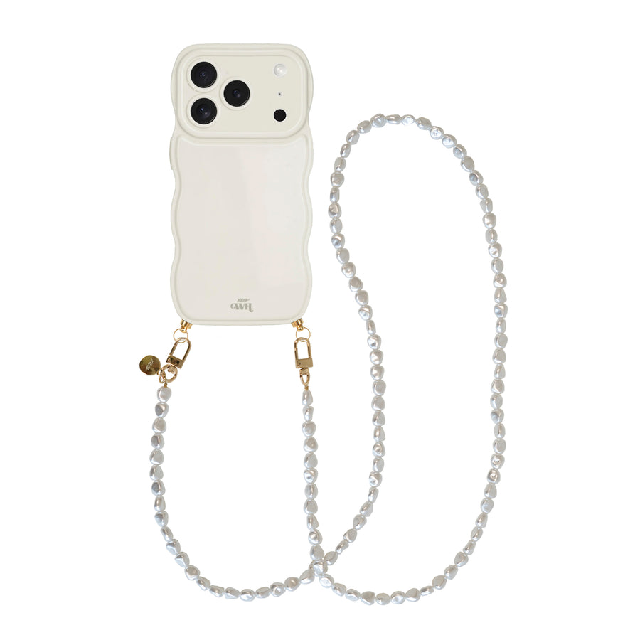 Glossy Wavy Cord Case Beige - Pearlfection (long) - iPhone 17 Pro