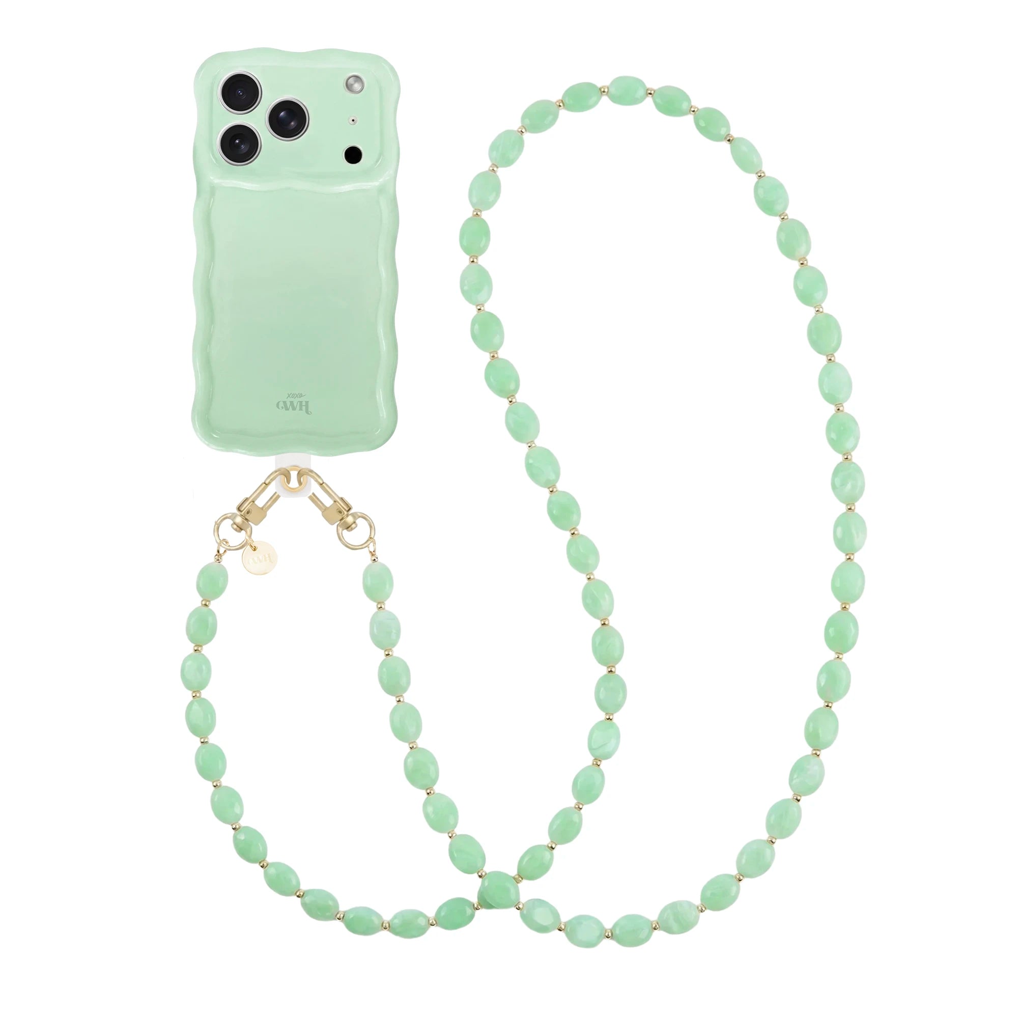 Glanzende, golvende saliegroene iPhone 17 Pro hoes met lang Ocean Mint kralenkoord en gouden sluitingen.