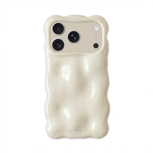 Witte Bubbly Case Cloud Dancer voor iPhone 17 Pro Max, met parelmoerachtige, golvende textuur en camera cover.