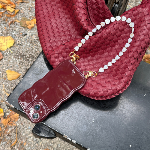 Glossy Wavy Cord Case Burgundy - Shell Hearts - Beige (short) - iPhone 16 Plus