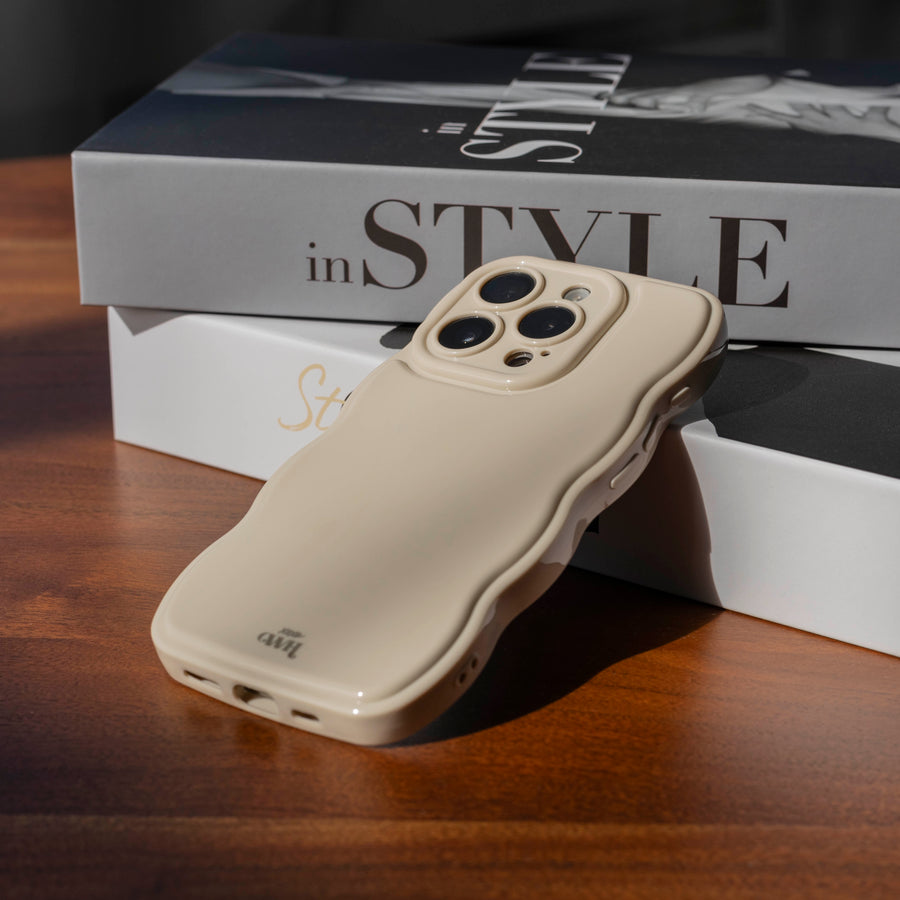 Glossy Wavy Case Beige - iPhone 17 Pro