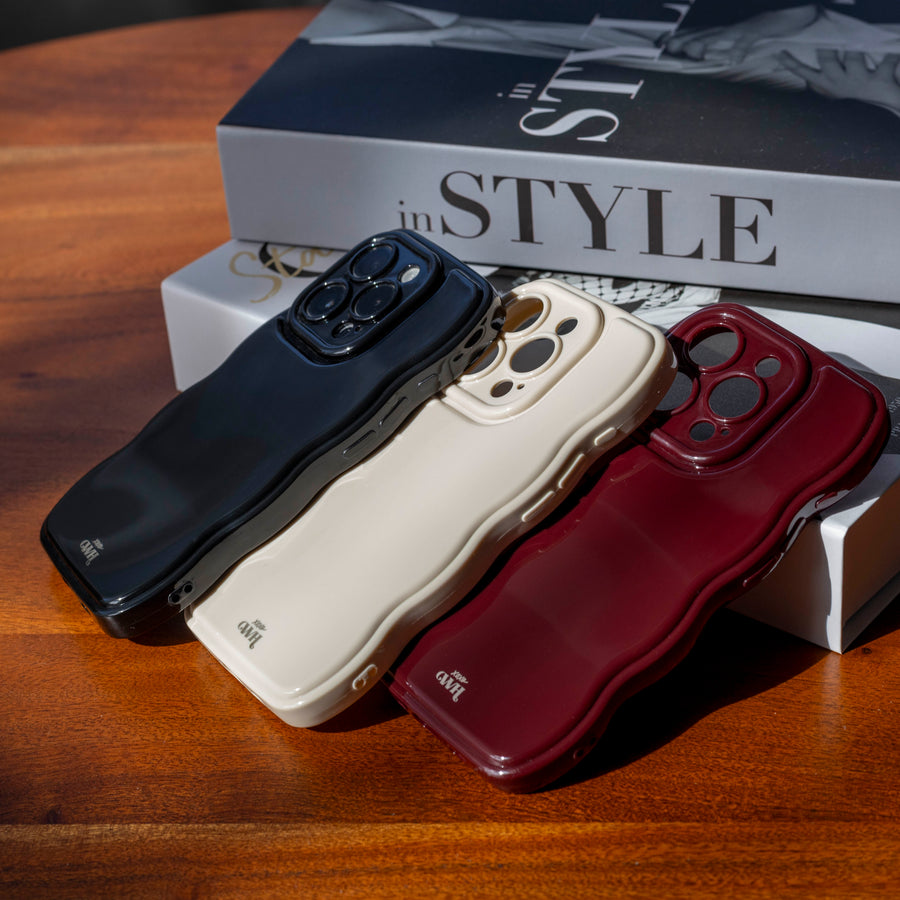 Glossy Wavy Case Burgundy - iPhone 17