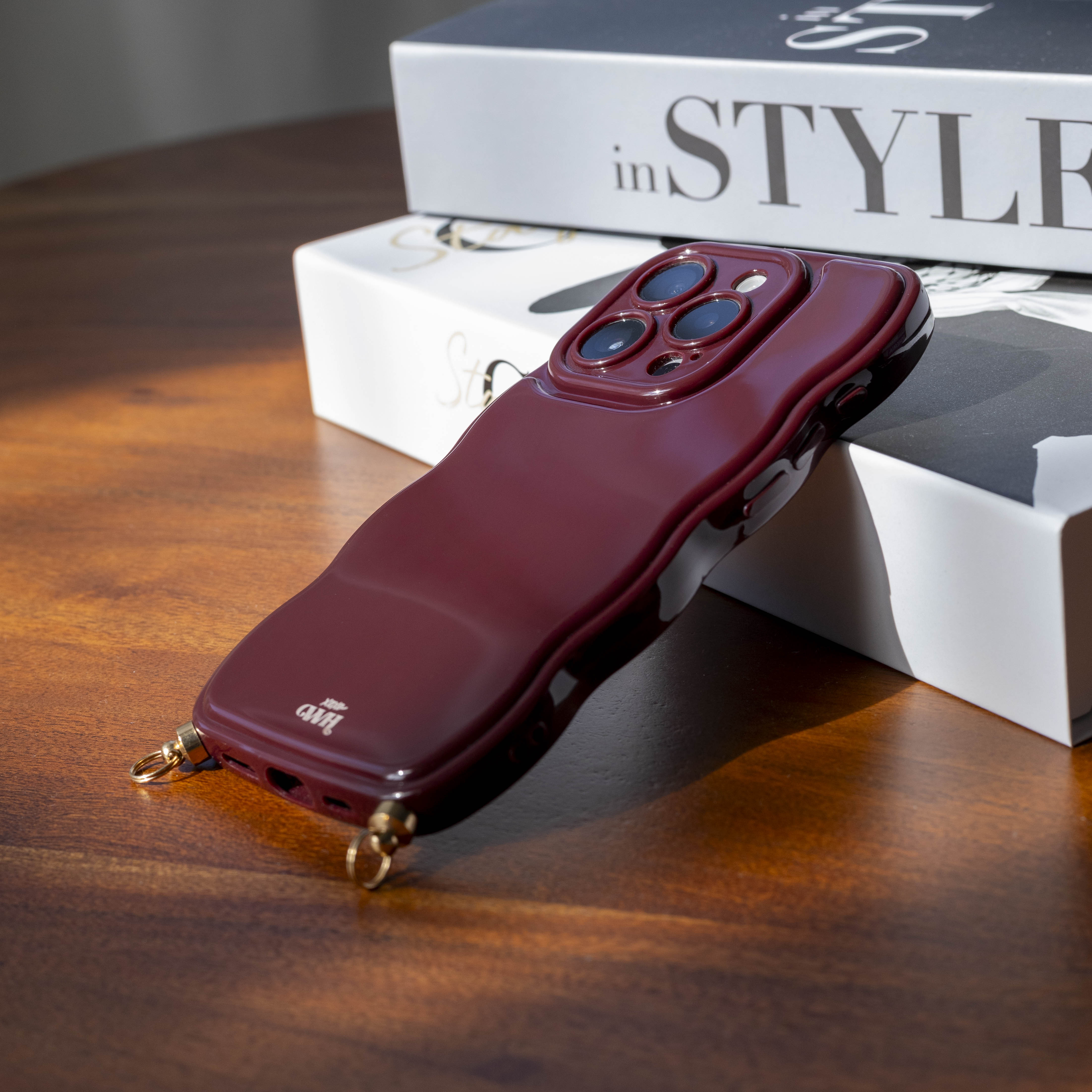 xoxo Wildhearts Glossy Wavy Cord Case Burgundy - iPhone 16 Pro Max