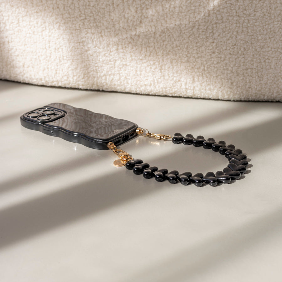 Glossy Wavy Cord Case Black - Funky Hearts (black) - iPhone 17 Air