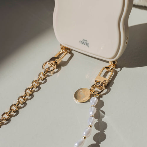 xoxo Wildhearts Glossy Wavy Cord Case Beige - Over The Moon (short) - iPhone 16