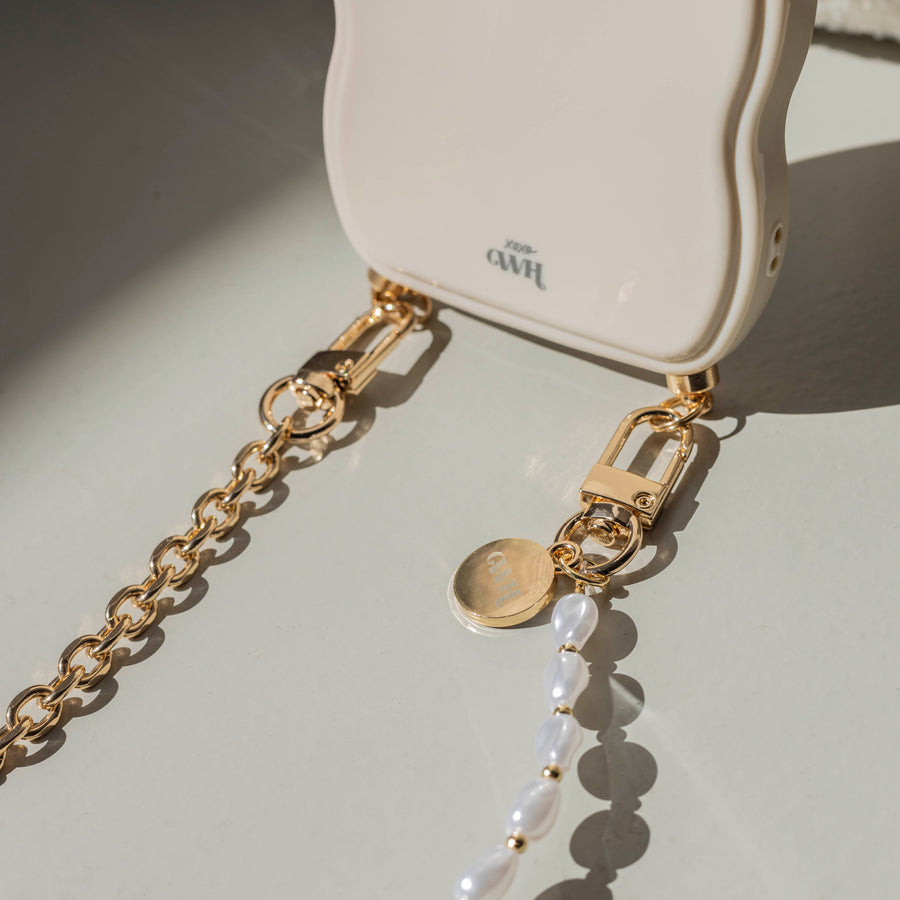 Glossy Wavy Cord Case Beige - Over The Moon (short) - iPhone 17