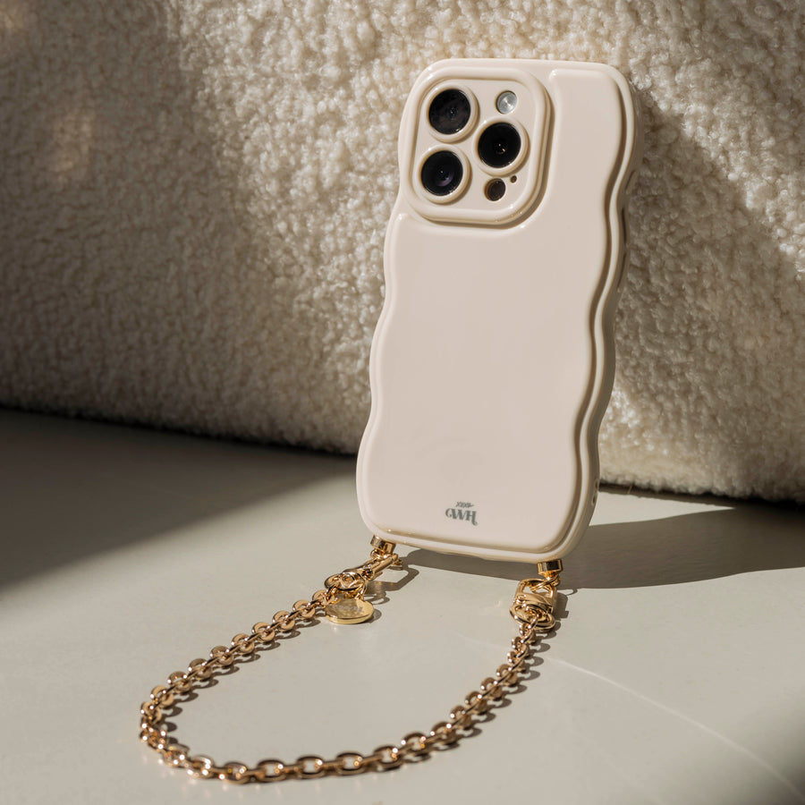 Glossy Wavy Cord Case Beige - Dreamy (short) - iPhone 17 Pro Max