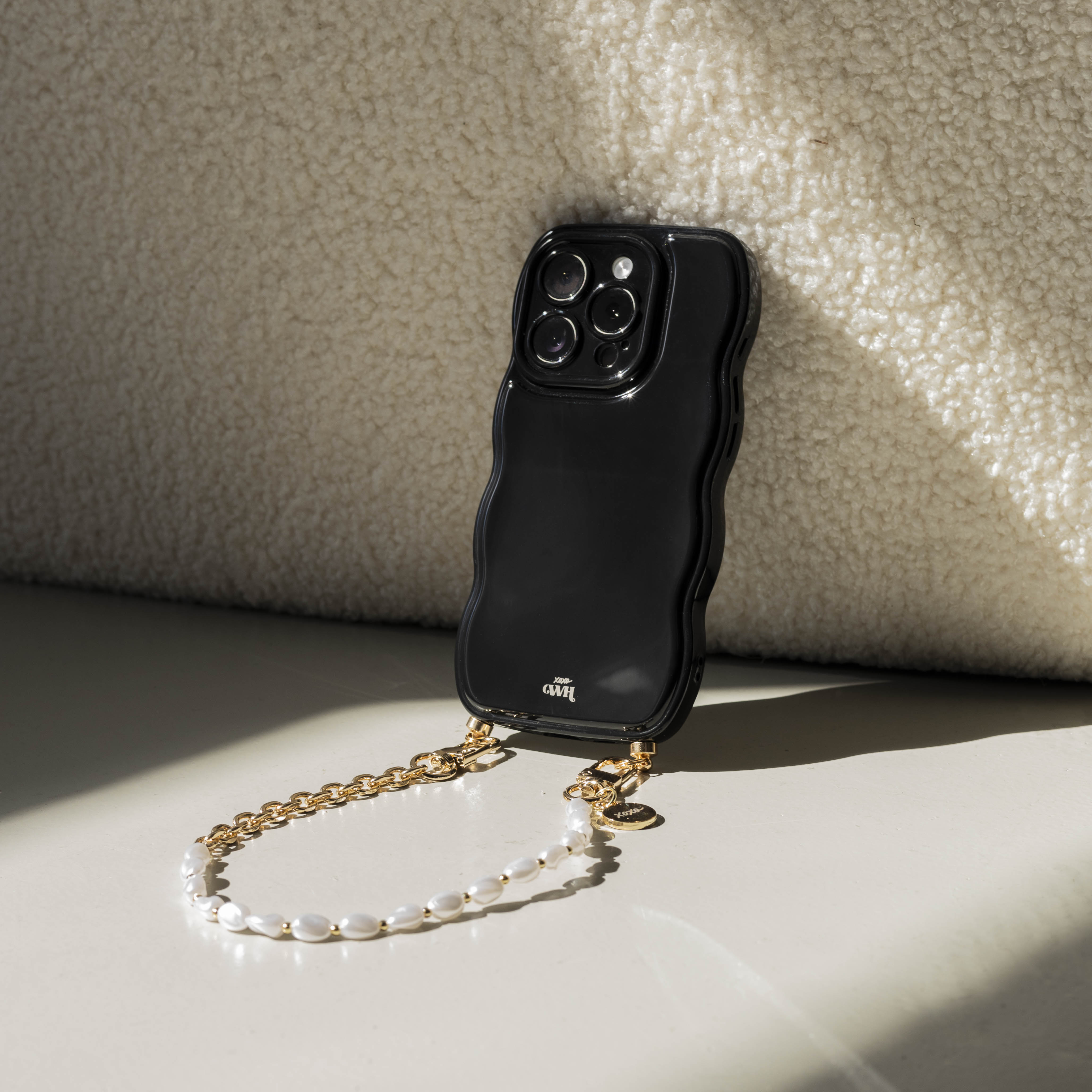 xoxo Wildhearts Glossy Wavy Cord Case Black - Over The Moon (short) - iPhone 16 Pro Max