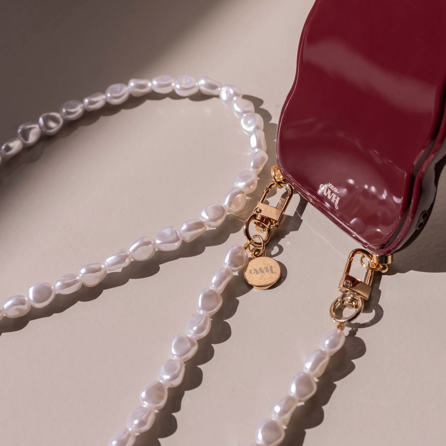 Glossy Wavy Cord Case Burgundy - Pearlfection (long) - iPhone 17