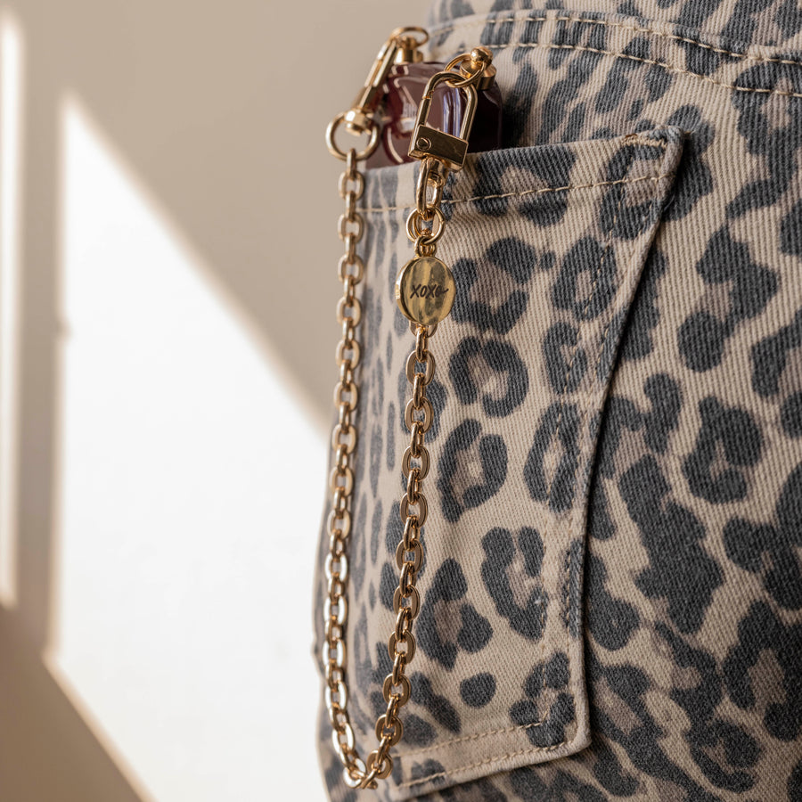 Glossy Wavy Cord Case Burgundy - Dreamy (short) - iPhone 17