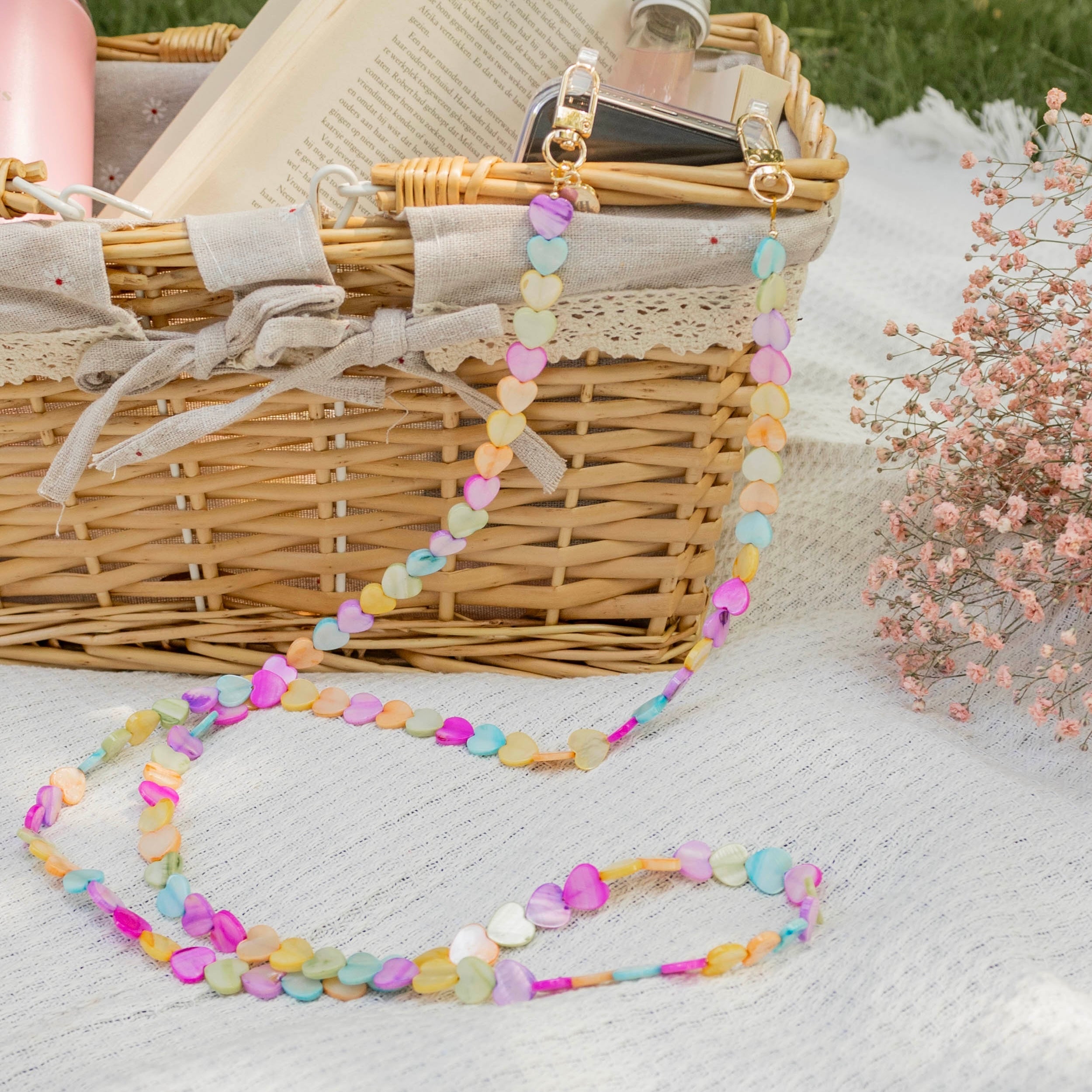 xoxo Wildhearts iPhone 17 Pro Max - Shell Hearts (Rainbow) Transparant Cord Case - Long cord