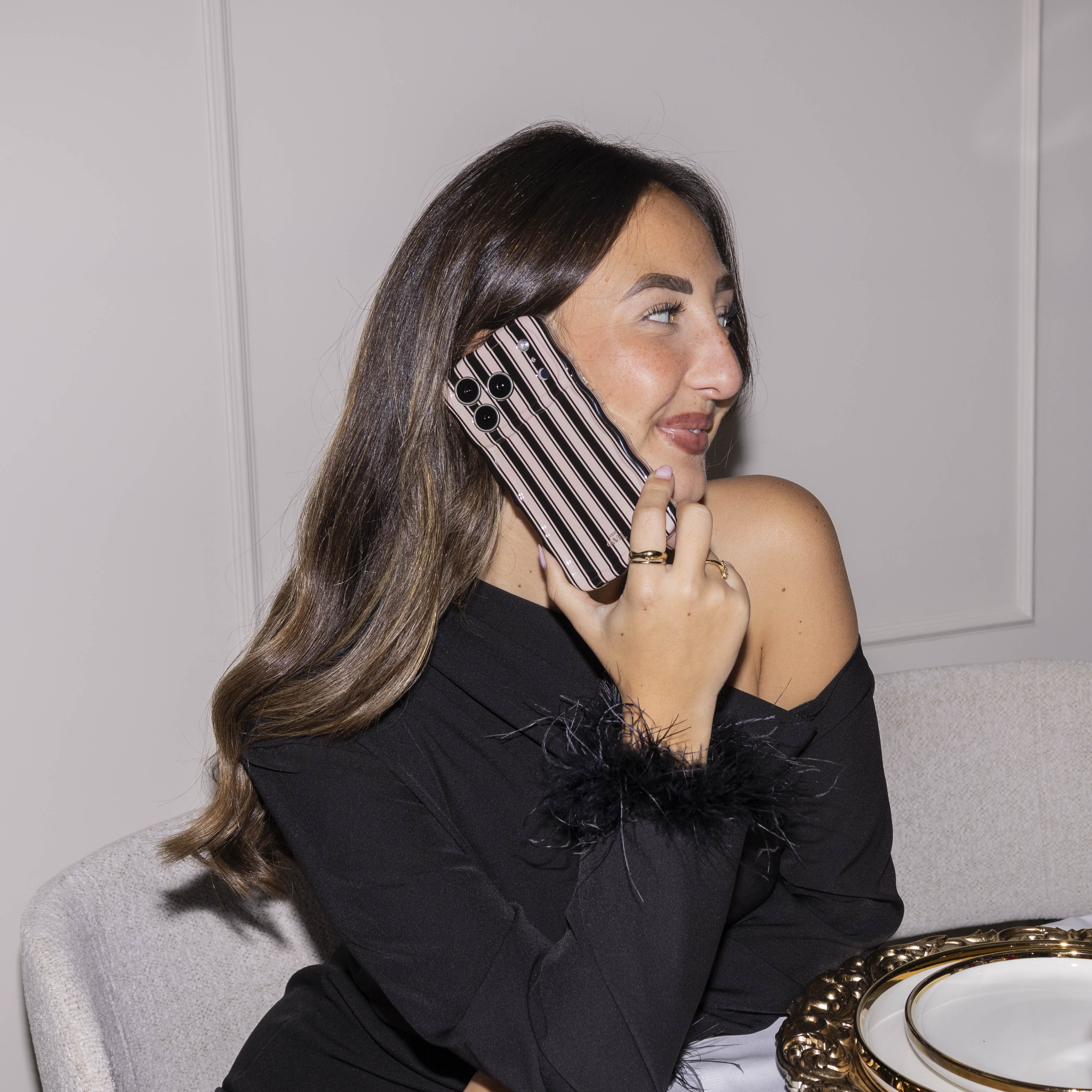 Glossy Wavy Case Cozy Affair (Black)