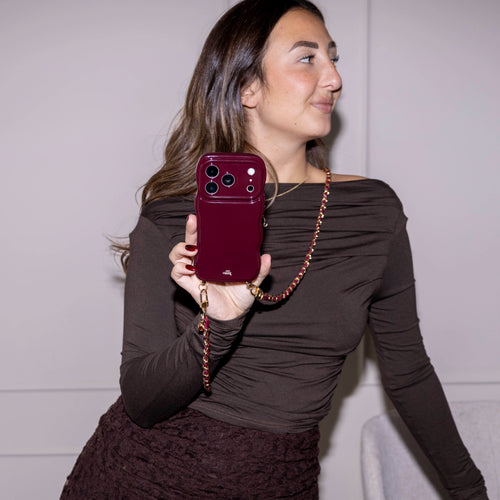 xoxo Wildhearts Glossy Wavy Cord Case Burgundy - Classic Chain Burgundy (long) - iPhone 17 Pro
