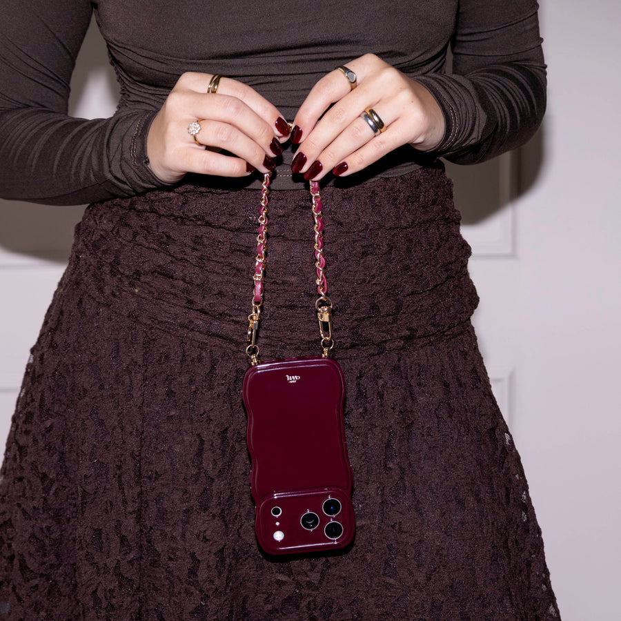 Glossy Wavy Cord Case Burgundy - Classic Chain Burgundy (short) - iPhone 17 Air