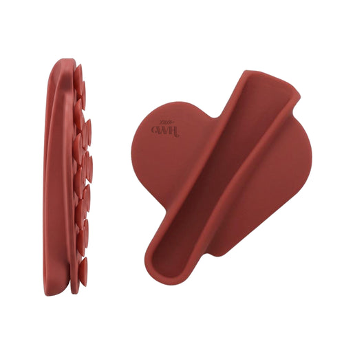 Burgundy hartvormige siliconen lipgloss houder met zuignappen, xoxo Wildhearts logo.