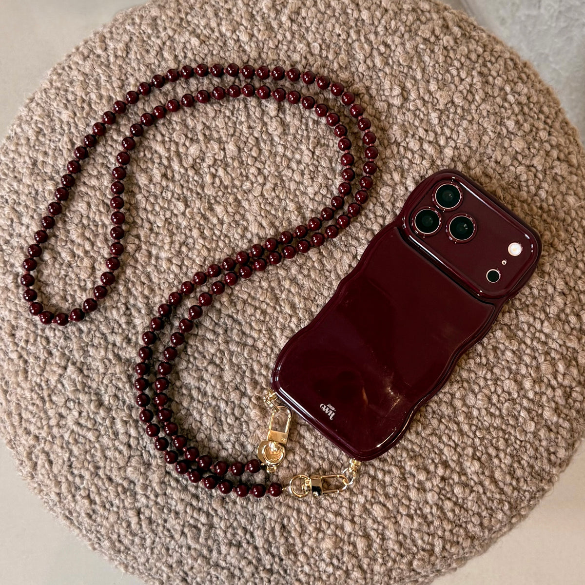 Glossy Wavy Cord Case Burgundy - Muse Cord (long) - iPhone 16 Pro