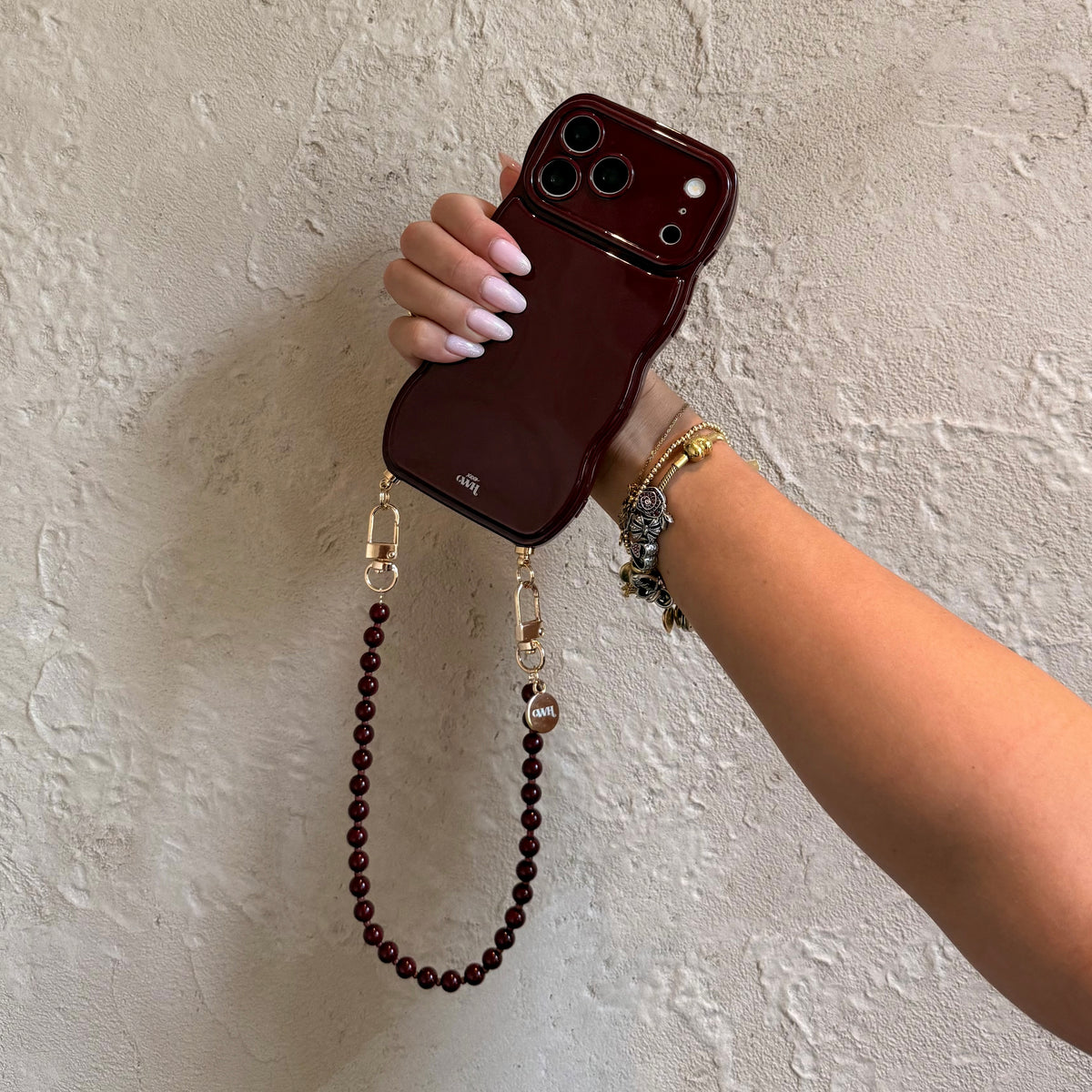 Glossy Wavy Cord Case Burgundy - Muse Cord (short) - iPhone 15 Plus