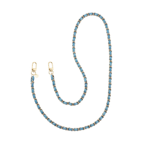 Lange Classic Chain telefoonband van denimblauw textiel en goudkleurige schakels met karabijnhaken.