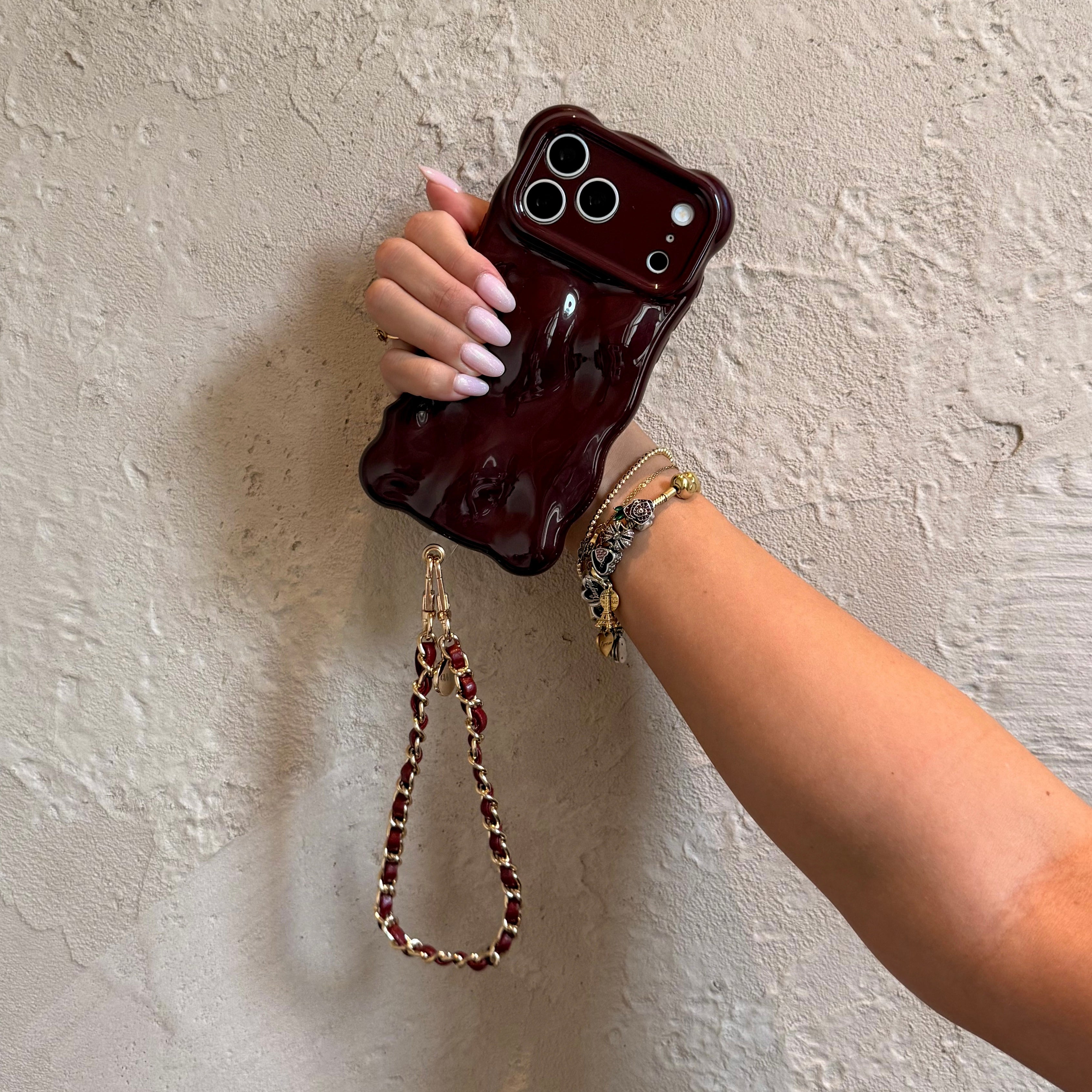 Bubbly case Burgundy - Classic Chain Cord (short) - iPhone 14