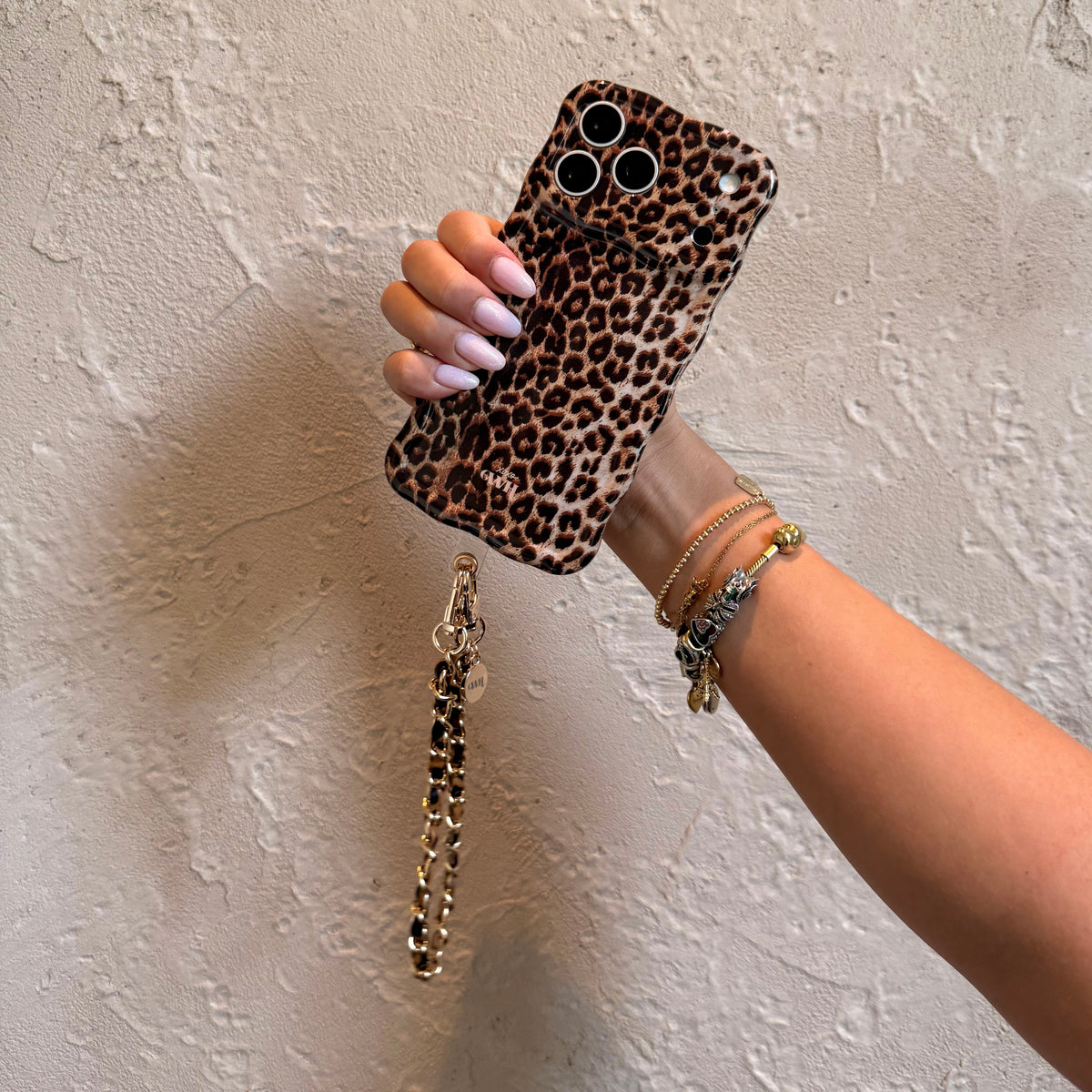Wavy Case Wild Soul - Classic Chain Cord (short) - iPhone 16 Plus