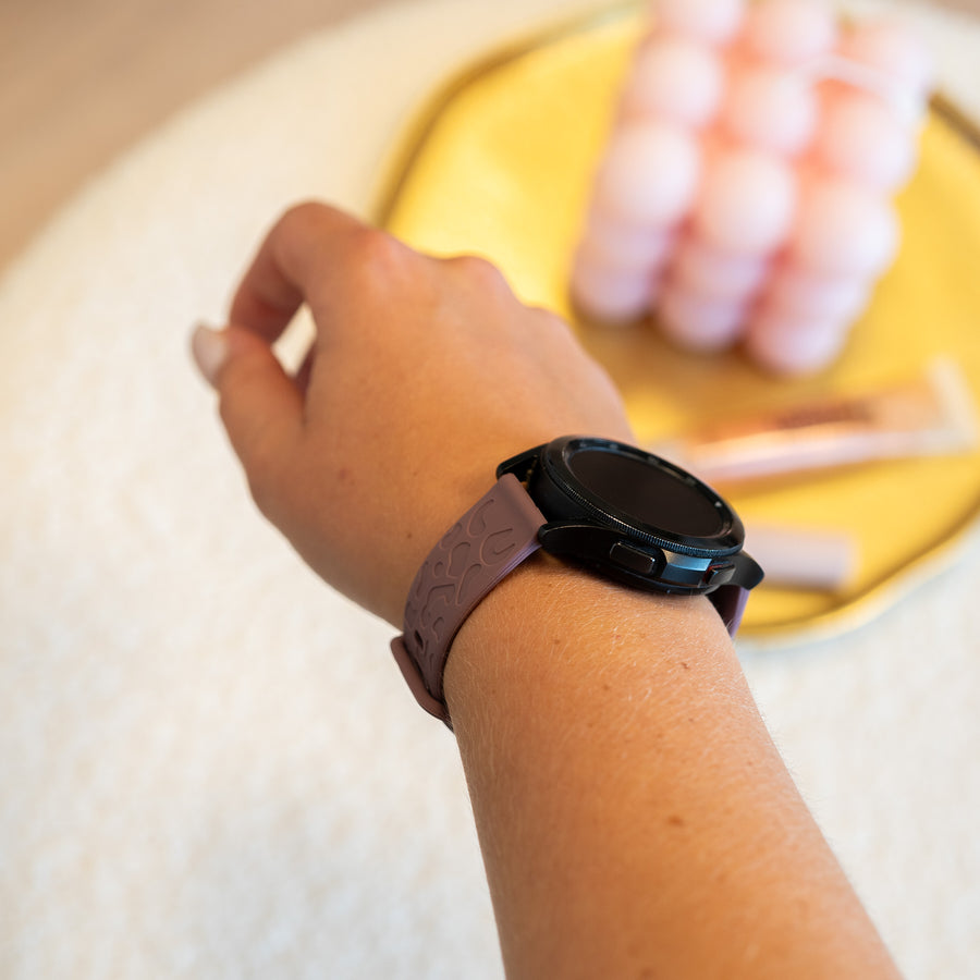 xoxo Wildhearts - Amazfit GTR 42mm siliconen bandje Leopard Print - berry purple