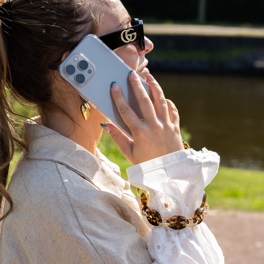 xoxo Wildhearts - iPhone 14 Pro Max - Marble Brown Transparant Cord Case - Short Cord