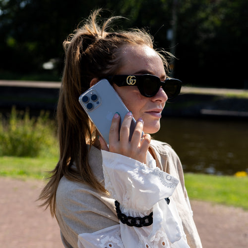 xoxo Wildhearts - iPhone 14 Pro Max - Marble Black Transparant Cord Case - Short Cord