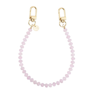 Kort Dusty Pink koord met roze kralen en gouden karabijnhaken, inclusief een klein gouden merklabel.
