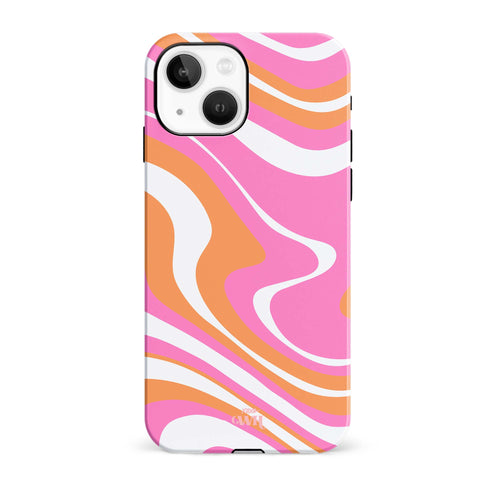 Glossy Chasing Sunsets iPhone 15 hoesje met roze, oranje en witte golvende lijnen.