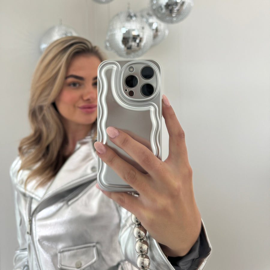 xoxo Wildhearts - Wavy case Silver met Silvery beads (easy cord) - iPhone 15 Pro