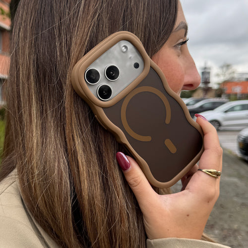 xoxo Wildhearts Matte Wavy Case MagSafe Brown - iPhone 17