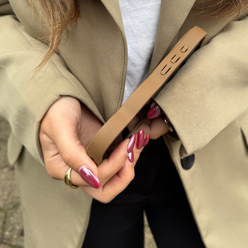 xoxo Wildhearts Matte Wavy Case MagSafe Brown - iPhone 17