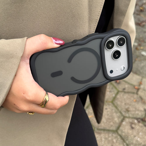 xoxo Wildhearts Matte Wavy Case MagSafe Black - iPhone 17