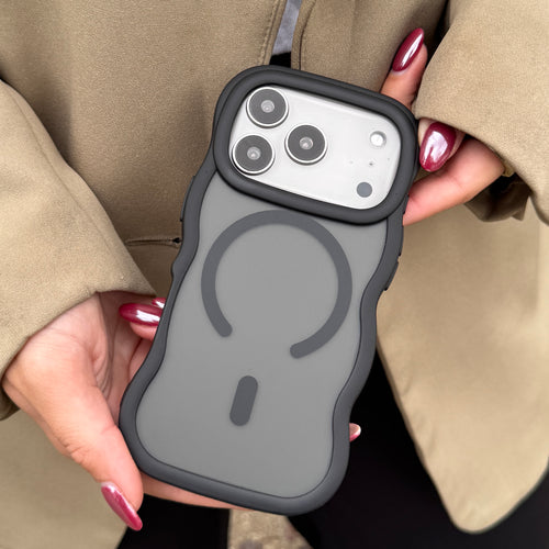 xoxo Wildhearts Matte Wavy Case MagSafe Black - iPhone 17