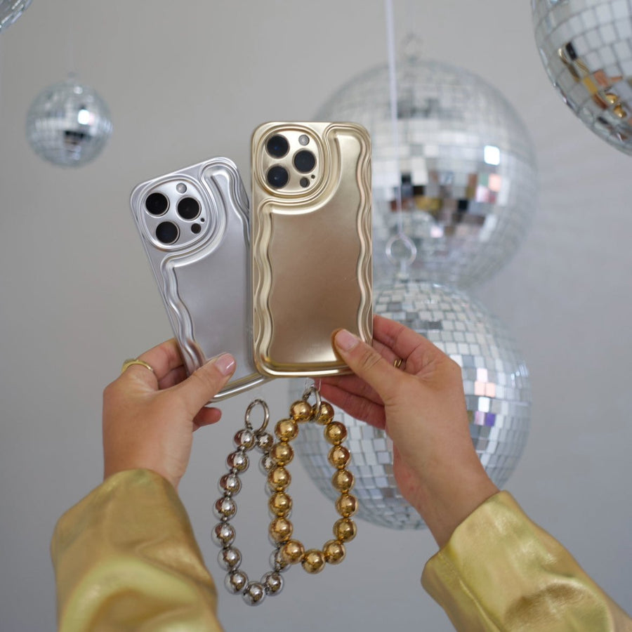xoxo Wildhearts - Wavy case Silver met Silvery beads (easy cord) - iPhone 12 Pro
