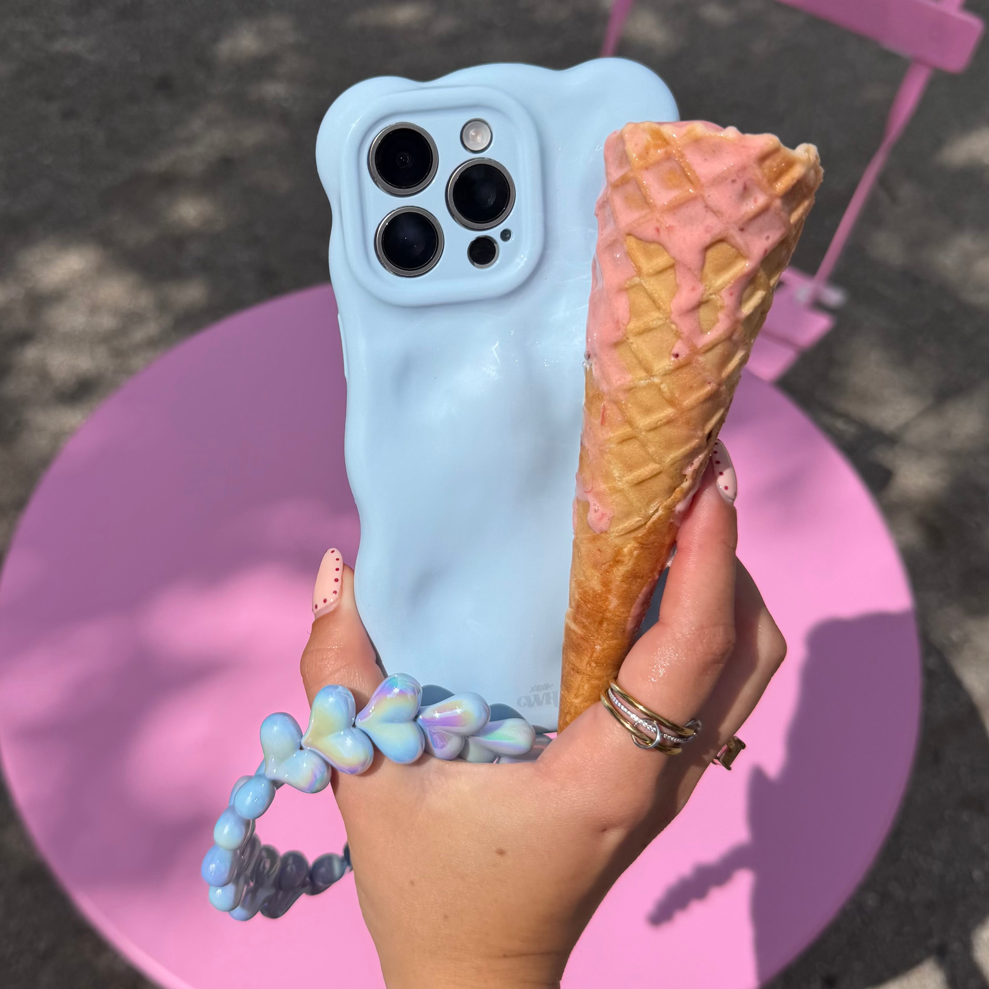 Bubbly case Ice Blue - Funky Hearts Cord (Blue metallic) - iPhone 15 Plus