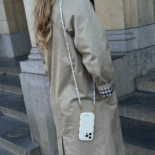 xoxo Wildhearts Glossy Wavy Cord Case Beige - Pearlfection (long) - iPhone 16 Pro Max