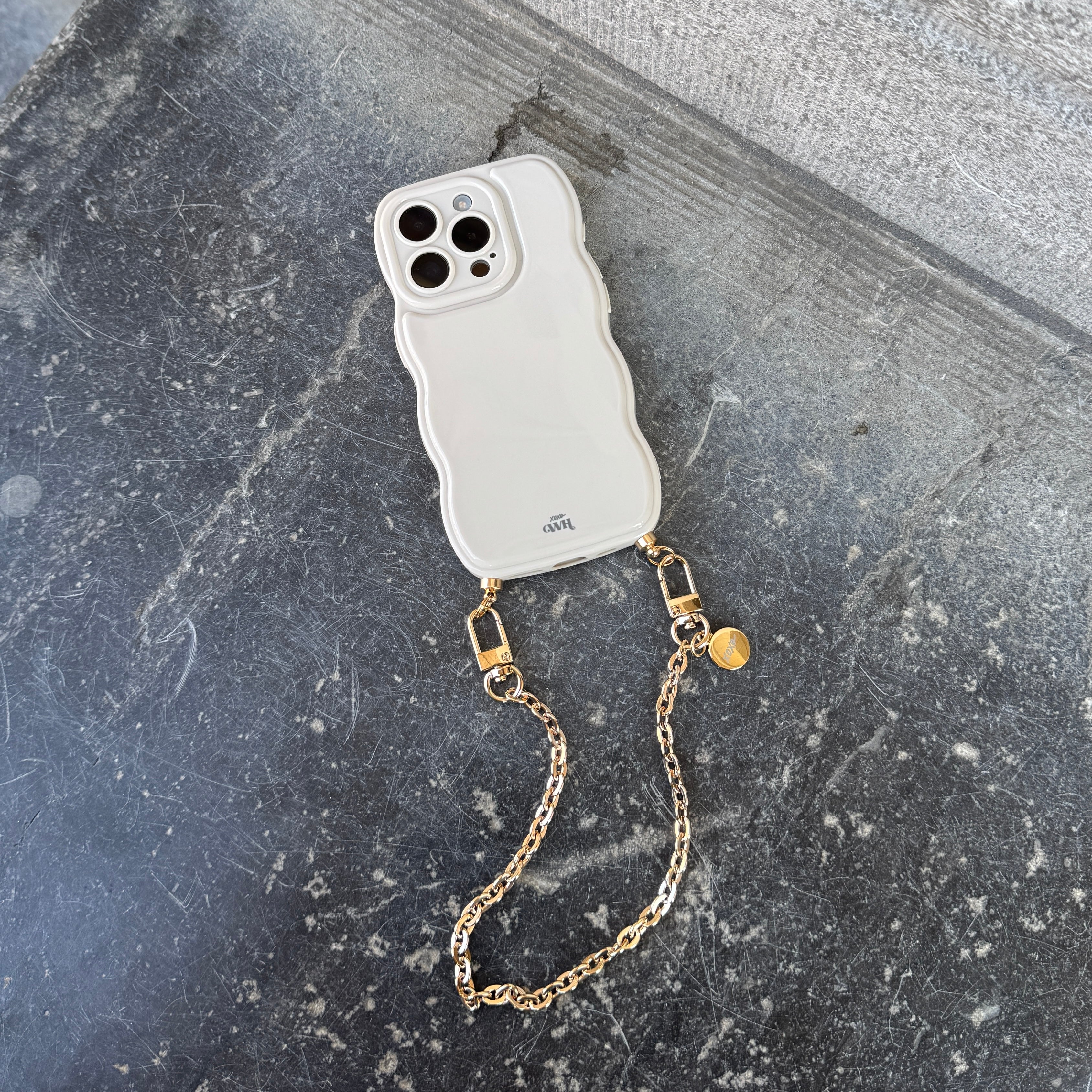 xoxo Wildhearts Glossy Wavy Cord Case Beige - Dreamy (short) - iPhone 17 Air