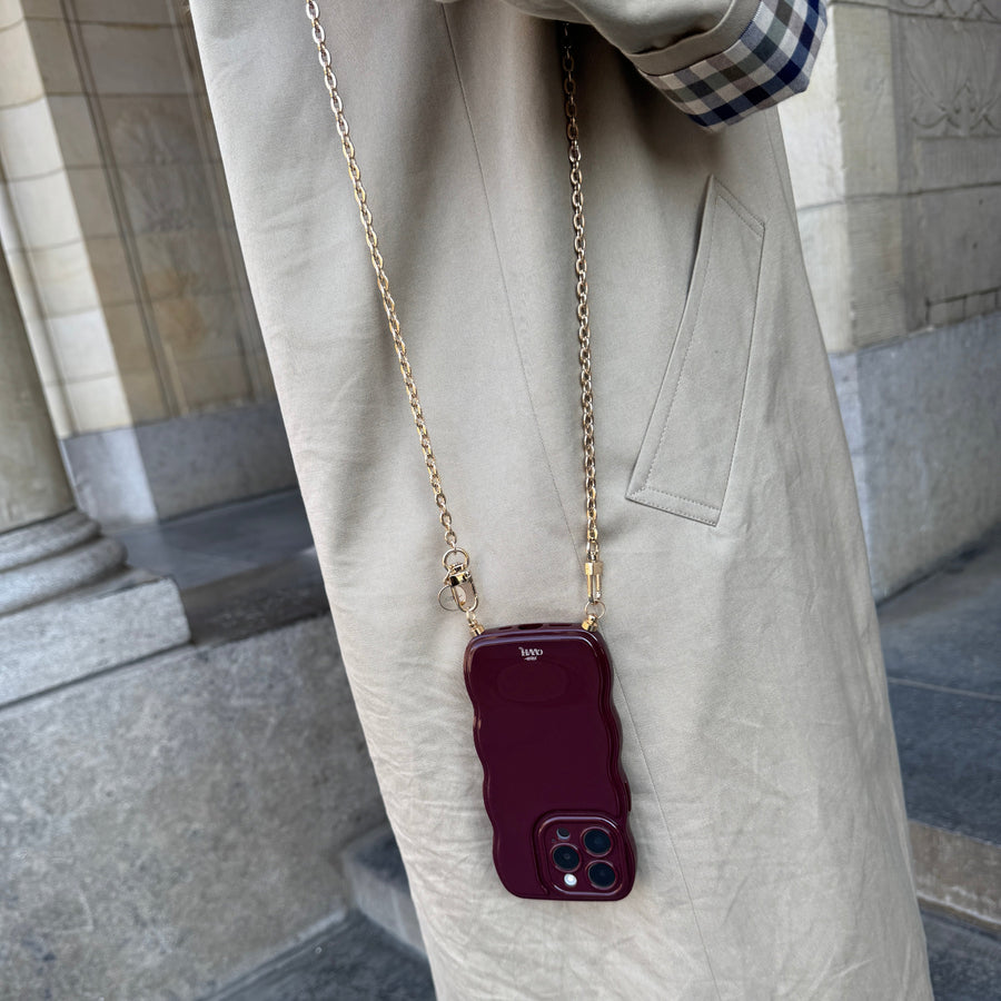 Glossy Wavy Cord Case Burgundy - Dreamy (long) - iPhone 17 Pro Max