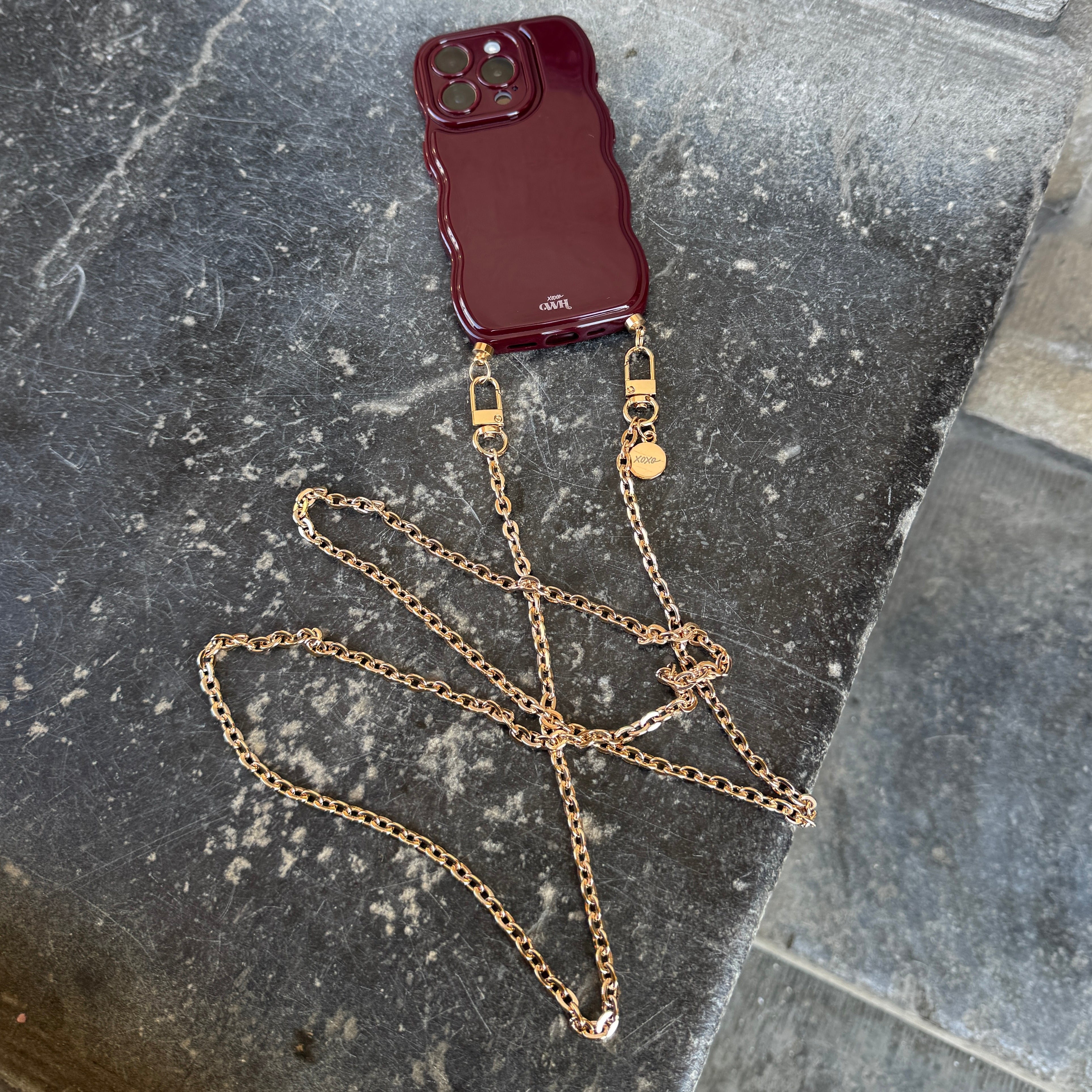 xoxo Wildhearts Glossy Wavy Cord Case Burgundy - Dreamy (long) - iPhone 17 Air