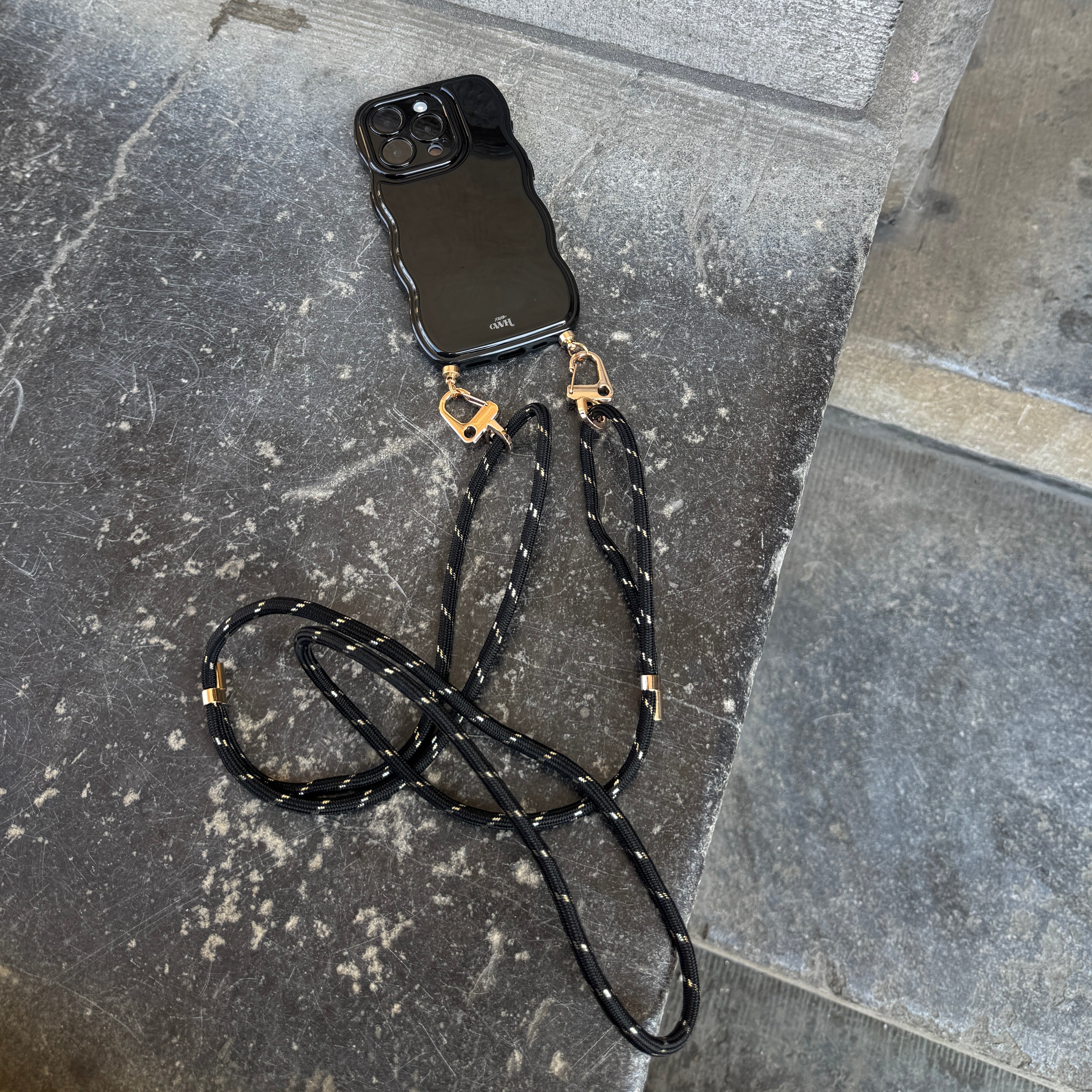 xoxo Wildhearts Glossy Wavy Cord Case Black - Gold Goddess - iPhone 17 Air