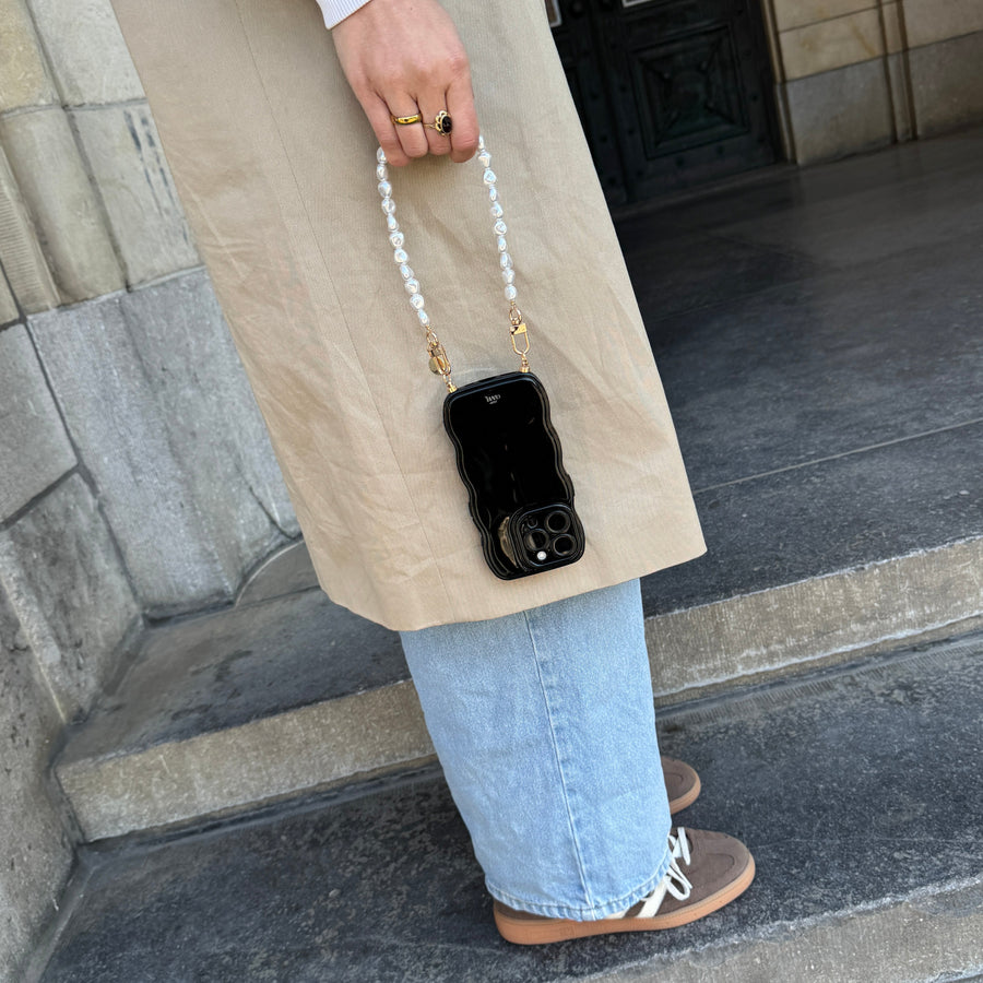 Glossy Wavy Cord Case Black - Pearlfection (short) - iPhone 17 Air